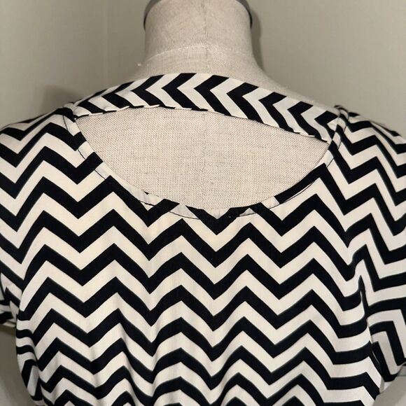 Pink Republic Chevron Print Design Black Ivory Mini Dress Pockets Sz Small EUC - Picture 10 of 13